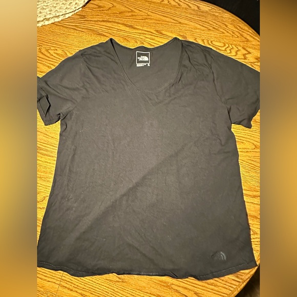 The North Face Women's Black Scoop Neck Tee - Picture 1 of 2